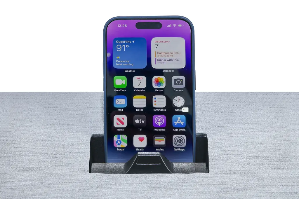 Aura 10w magnetic wireless charger 3