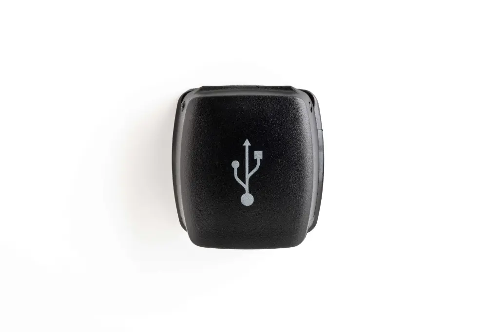 Flip Pro Fast Charge Dual USB-A & USB-C Socket 2