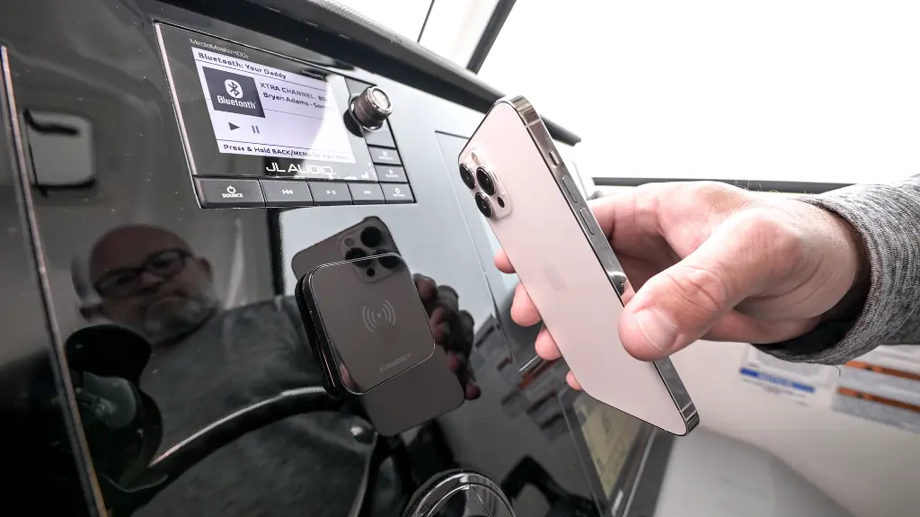 Magnetic waterproof wireless charger  Ultra 15 W 7.webp