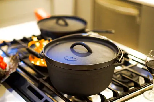 GUIDECAST DUTCH OVEN 7 QT 5.webp