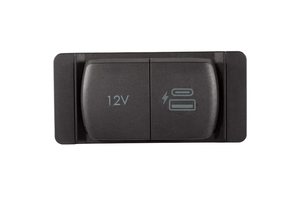 FLIP PRO DUO USB-A / USB-C & 12V Power Socket